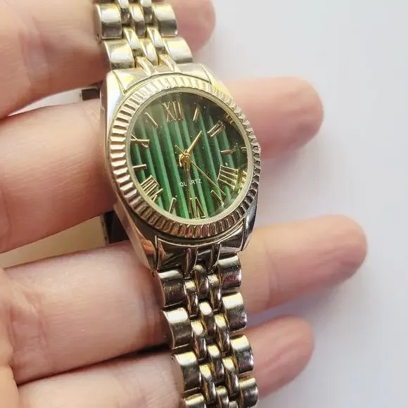 Vintage Watches Green Dial Gold Tone Bracelet Roman Numeral Quartz Watch - Picture 6 of 16